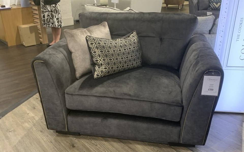 Ashley Manor Grand Snuggler
Was £919 Now £599 Ashley Manor Grand Snuggler
Was £919 Now £599